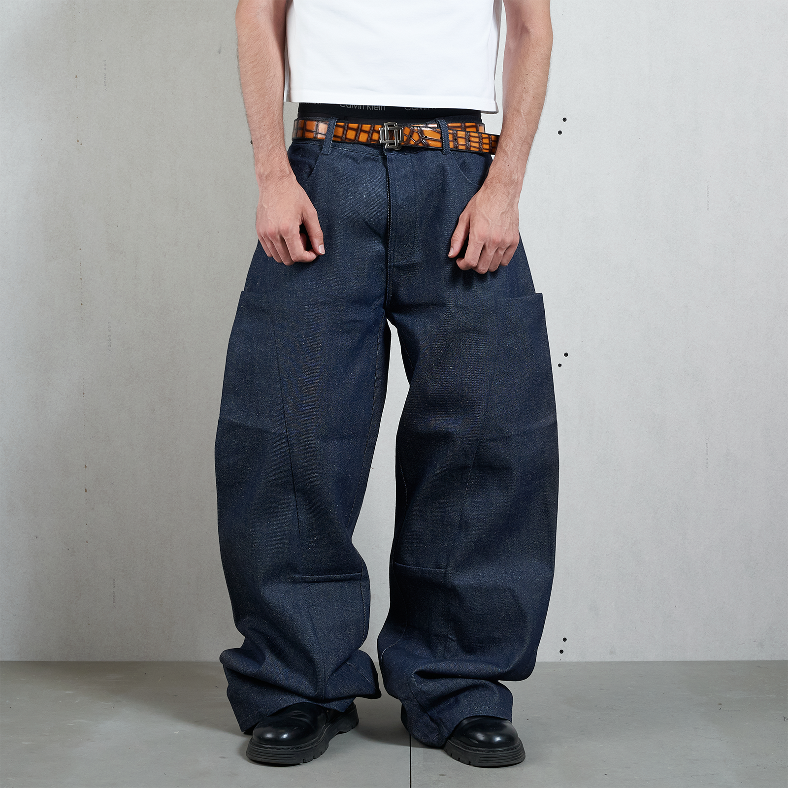 Pantalón cargo de denim selvedge crudo de pernera muy ancha